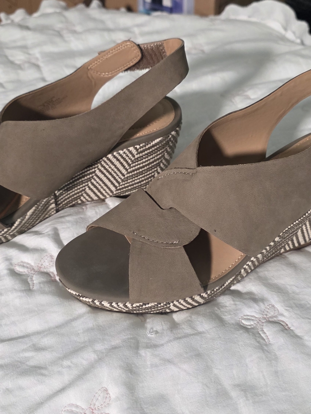 Hush Puppies Griffon Olive Suede Wedge Sandals Size 9.5M